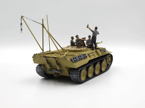 ICM „Prost!“ Vokiečių tankistų figūrėlės Bergepanther, 1/35 (35343)