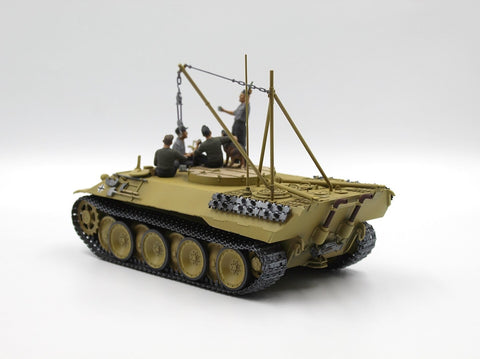 ICM „Prost!“ Vokiečių tankistų figūrėlės Bergepanther, 1/35 (35343)