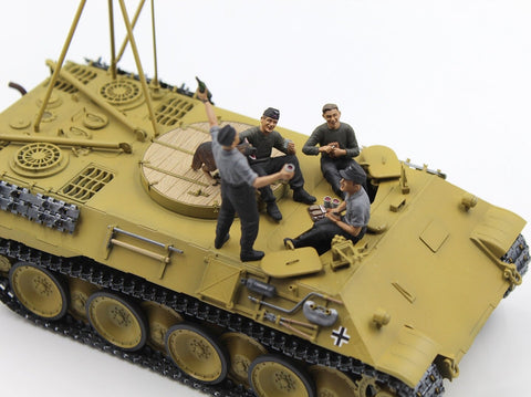 ICM „Prost!“ Vokiečių tankistų figūrėlės Bergepanther, 1/35 (35343)