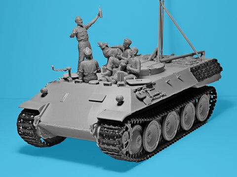ICM „Prost!“ Vokiečių tankistų figūrėlės Bergepanther, 1/35 (35343)