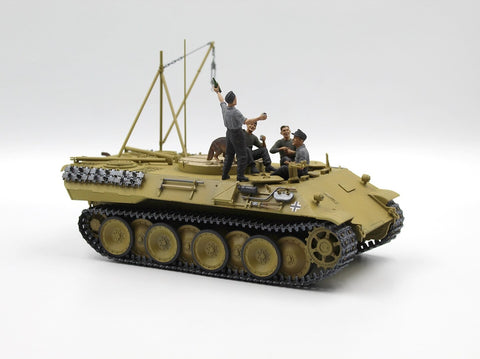 ICM „Prost!“ Vokiečių tankistų figūrėlės Bergepanther, 1/35 (35343)