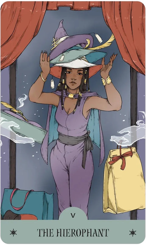 Taro korta Hierofantas, major arcana iliustracija su violetine apranga ir keliomis sukrautomis skrybėlėmis, unikali kortos versija