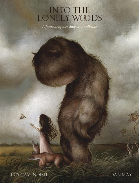 Knyga Into the Lonely Woods — kietas viršelis su Dan May iliustracija: maža mergaitė, kailinis milžinas ir lapė ant melancholiško fono