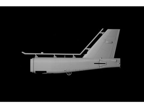 Italeri B-52G Stratofortress ankstyva versija su Hound Dog raketomis 1/72