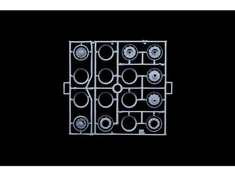 Italeri Volvo F16 Globetrotter vilkikas 1/24 plastikinis modelis