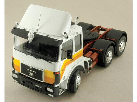 Italeri MAN 26.321 Formel Six sunkvežimis 1/24 – surenkamas modelis