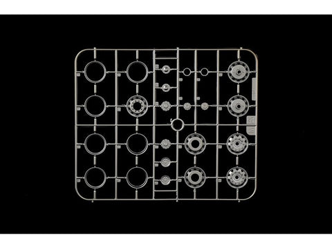 Italeri IVECO Hi‑Way 480 E5 Low Roof 1/24 surenkamas sunkvežimio modelis