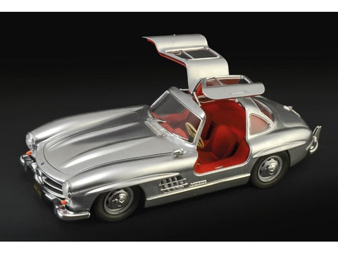 Italeri Mercedes-Benz 300SL W198 Gullwing 1/16 plastikinis surinkimo rinkinys