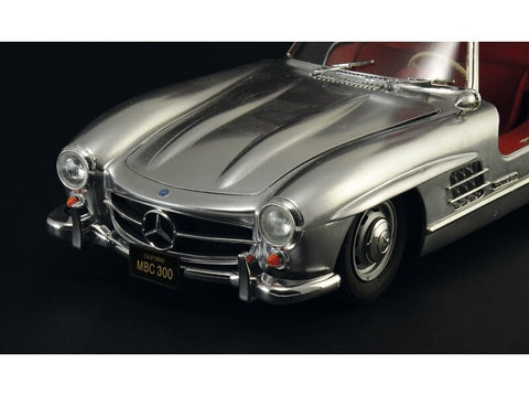 Italeri Mercedes-Benz 300SL W198 Gullwing 1/16 plastikinis surinkimo rinkinys