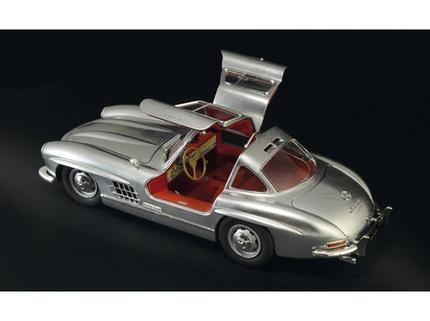 Italeri Mercedes-Benz 300SL W198 Gullwing 1/16 plastikinis surinkimo rinkinys