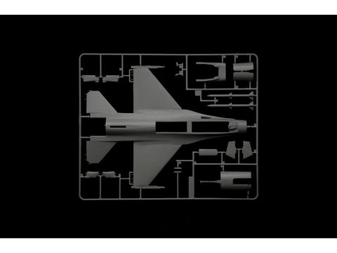 Italeri F-16C Fighting Falcon 1/48 plastikinis rinkinys (35105) WAR THUNDER