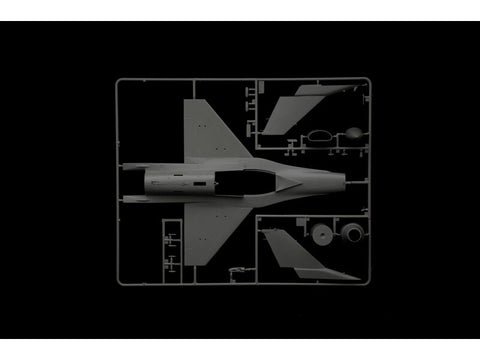 Italeri F-16C Fighting Falcon 1/48 plastikinis rinkinys (35105) WAR THUNDER
