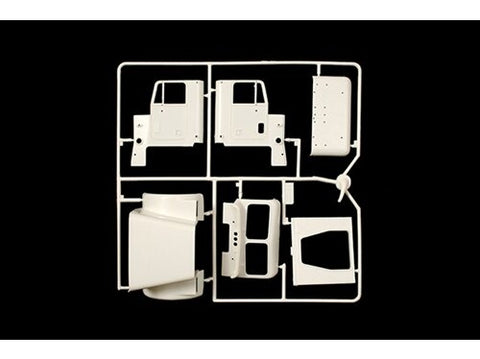 Italeri Freightliner FLC 1/24 surenkamas plastikinis sunkvežimio modelis