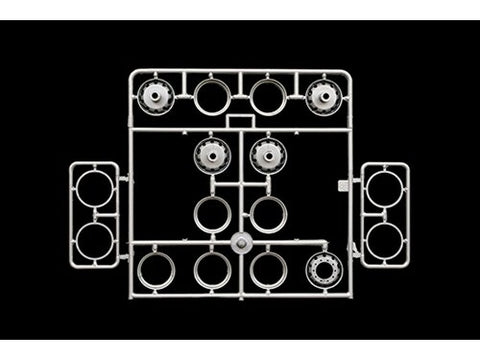 Italeri Freightliner FLC 1/24 surenkamas plastikinis sunkvežimio modelis