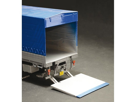 Italeri Volvo F16 Globetrotter tentinis sunkvežimis su keltuvu 1/24 rinkinys