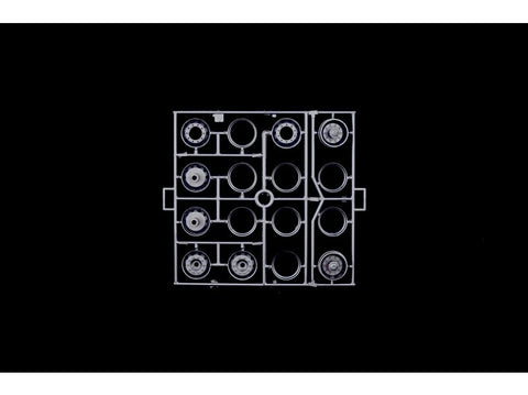 Italeri MAN TGX 18.500 Lion Pro Edition 1/24 – surenkamas sunkvežimio modelis