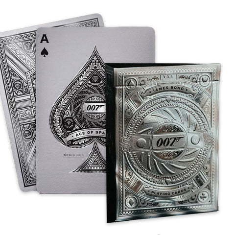 Kortos James Bond 007 su sidabriniu reljefiniu dėklu ir matoma ace of spades priekinė korta, kolekcinė versija