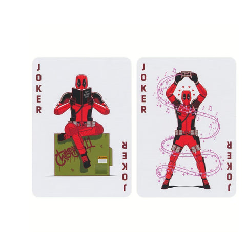 Kortos su Deadpool tematikos džokeriais — dvi baltos kortos: kairėje skaitantis herojus ant dėžės, dešinėje šokantis su boombox