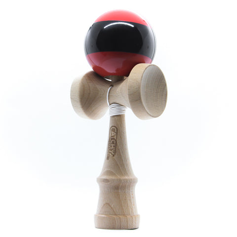 Kendama YoYoFactory medinė raudona, 18 cm – triukams, nuo 9 m.