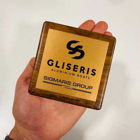 Išgraviruok vardą logotipą ar palinkėjimą ant METALINĖS LENTELĖS