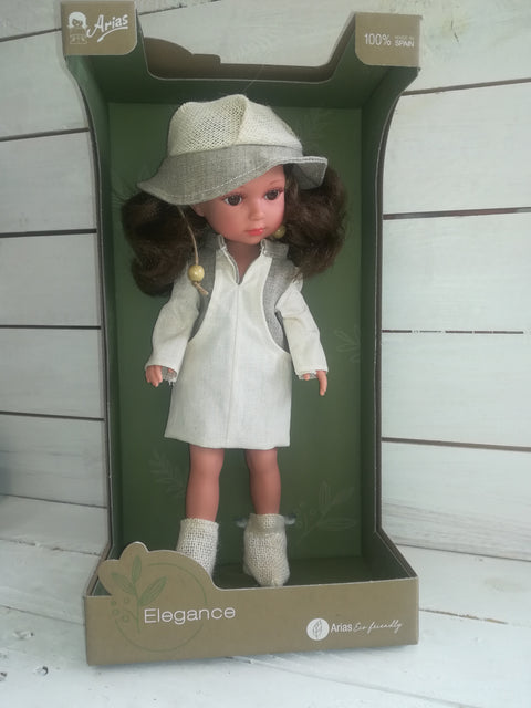 Vinilinė lėlytė Carole su rankų darbo lininiais rūbais, 36 cm – ARIAS