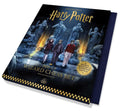 Šachmatų rinkinys Harry Potter, pop-up dėžutė su tamsiai mėlynu apvadu ir iliustracija, parodyta iš kampo