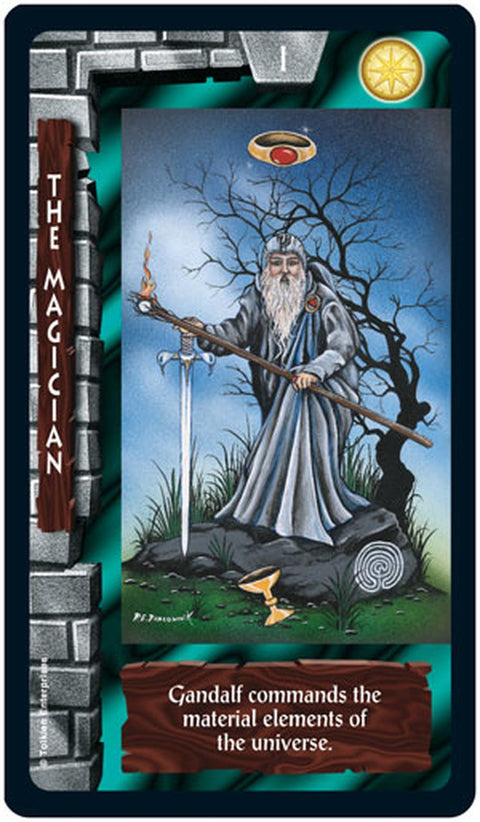 tarot korta The Magician (Gandalf) — mėlyna iliustracija su Gandalfu, lazda ir kalaviju ant uolos, stambus planas