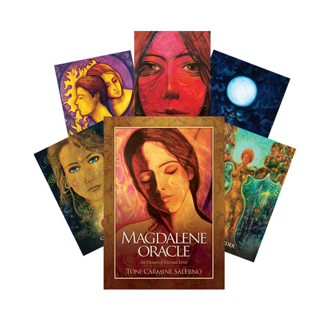 Magdalene Oracle kortos komplektas su aukso rėmeliu ir šešiomis ryškiomis iliustruotomis kortomis, parodytas iš priekio