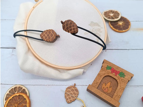 Medinis adatų dėklas „Židinys“ KF056/125