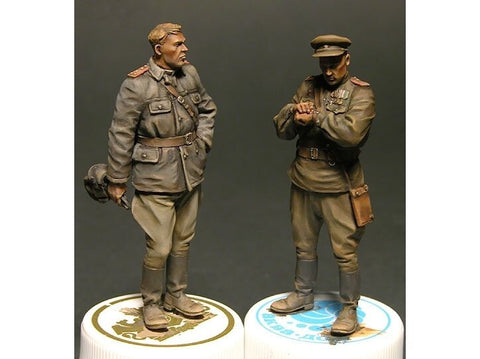 Miniart 1/35 Sovietų karininkai lauko instruktaže – plastikinis modelis