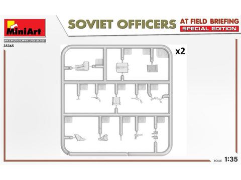 Miniart 1/35 Sovietų karininkai lauko instruktaže – plastikinis modelis