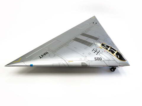 Surenkamas lėktuvo modelis A-12 Avenger II 1/48 Modelcollect UA48001