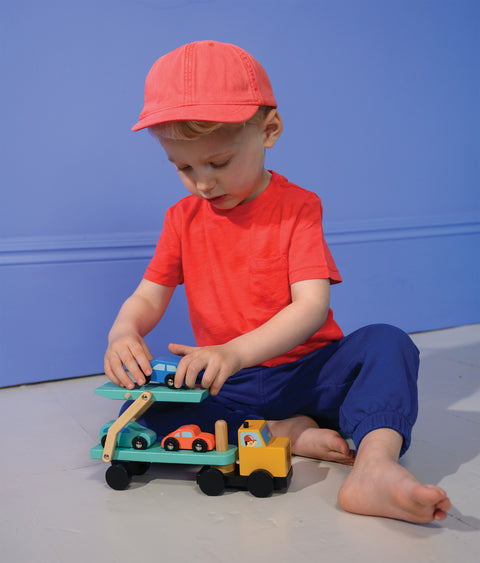 Mentari medinis autovežis su 3 automobiliais – pakeliama rampa, kaučiukmedis, 25×7×13 cm, 3+