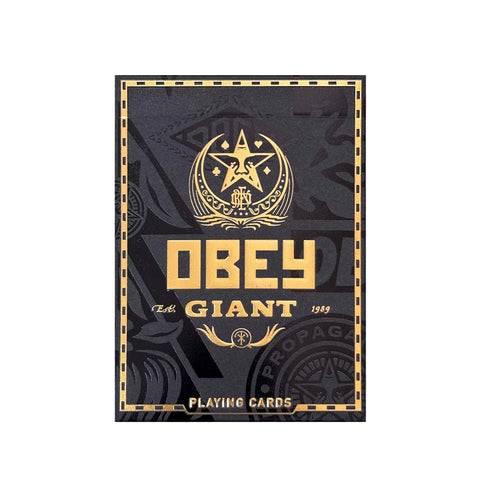 Kortų kaladė OBEY Giant juodoje ir aukso dėžutėje, blizgus priekinis dizainas su žvaigždės herbu ir raštais