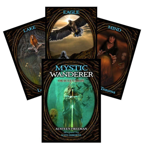 Mystic Wanderer kortos – žalsvai mėlynas dėklo viršelis su kalaviju ir keturios fanuotos pavyzdinės kortos (erelis, ežeras, protas, trauma).
