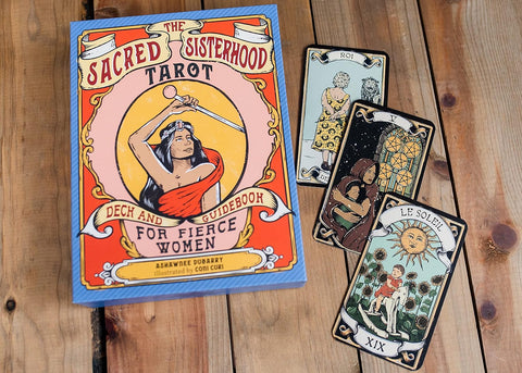 Sacred Sisterhood taro kortos moterims: feminizmo ir magijos galia