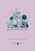 Dienoraštis su Deathly Hallows simboliu: turkio trikampis ir gėlės ant šviesiai alyvinio viršelio, pavadinimo eilutė ir vieta įrašui.