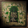 Dėlionė The Lord of the Rings, žalia‑auksinė detalizuota iliustracija su veikėjų portretais ir centruotu logotipu