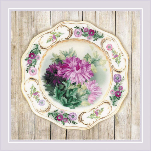 RIOLIS: Plate with Chrysanthemums. Satin Stitch siuvinėjimo rinkinys iš RIOLIS Nr.: 0076 PT - HOBI.LT 🇱🇹