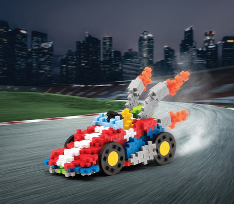 Plus-Plus Mini kartingo konstruktorius su ratais – 240 detalių rinkinys