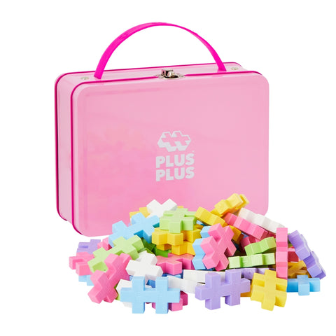 Plus-Plus konstruktorius – didelės detalės 50 mm, pastelinės, 70 vnt., metalinis lagaminas (1–6 m.)