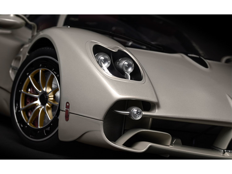 Pocher Pagani Utopia metalinis surenkamas automobilio modelis 1/8 HK120
