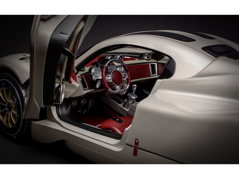 Pocher Pagani Utopia metalinis surenkamas automobilio modelis 1/8 HK120