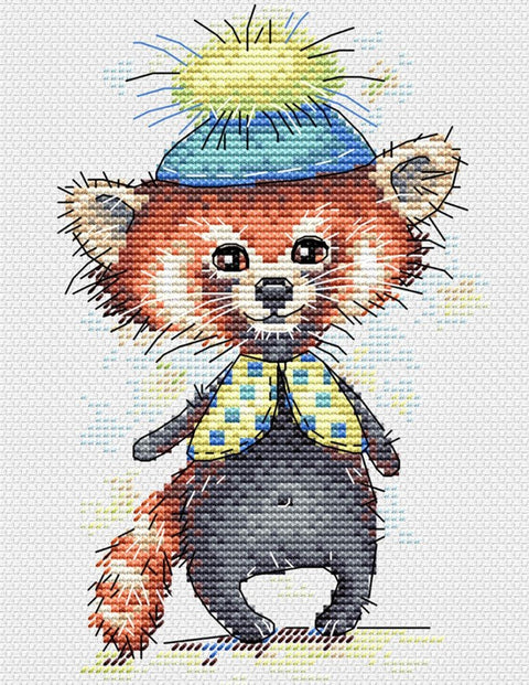 Kryželių siuvinėjimo rinkinys: stambi raudonoji panda stovinti iš priekio su mėlyna kepure ir geltona languota liemene, pilnas modelis