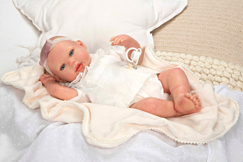 Kolekcinė Reborn lėlė mergaitė 45 cm, balti rūbeliai, rankų darbo