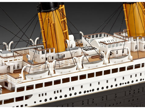 Revell Titanic 100 metų Special Edition dovanų rinkinys 1:400 su dažais
