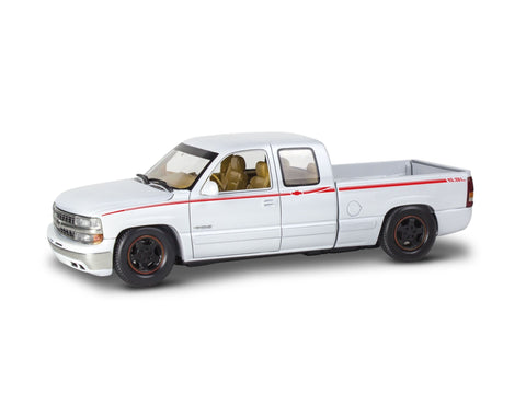 Revell 1999 Chevy Silverado Custom pikapas 1/24, plastikinis modelis