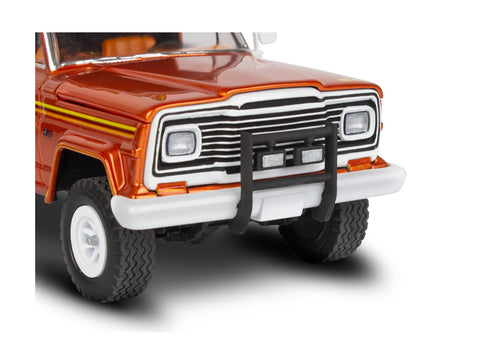 Revell '79 Jeep J-10 pikapas su kemperiu 1/24 surenkamas modelis