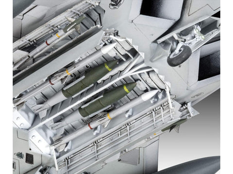 Revell Lockheed Martin F-22A Raptor 1/72 dovanų rinkinys su dažais, klijais