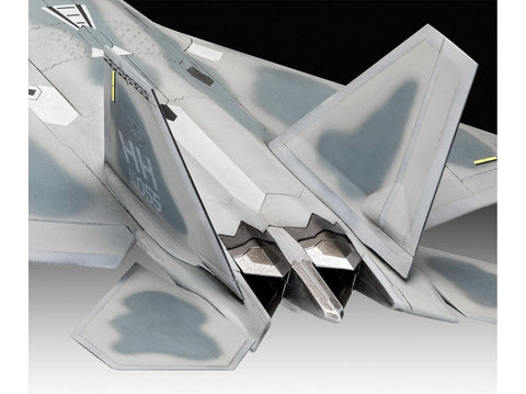 Revell Lockheed Martin F-22A Raptor 1/72 dovanų rinkinys su dažais, klijais